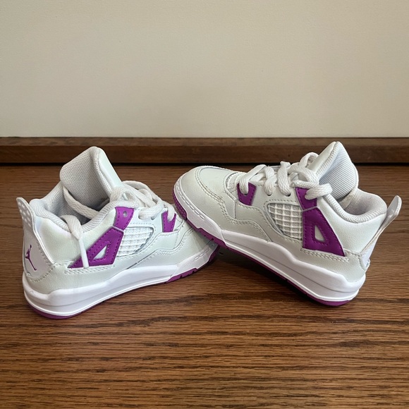 Nike Jordan 4 Kids Sneaker Hyper Violet in Excellent Condition with Box - Picture 9 of 12